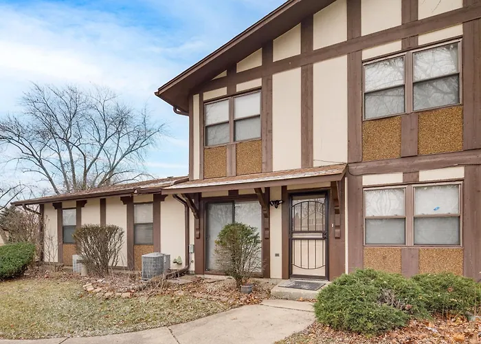 3 Mi To Credit Union 1 Amphitheatre: Suburban * Country Club Hills